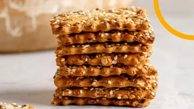 Crackers cu mălai și semințe