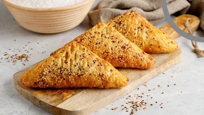 Plicuri foietate cu șuncă și cașcaval