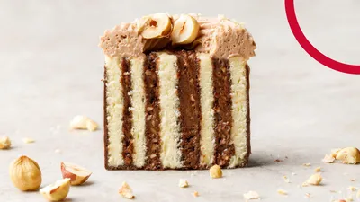 Ruladă cu incluziuni crocante de nucă