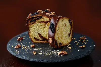 Cozonac cu nuci și prune